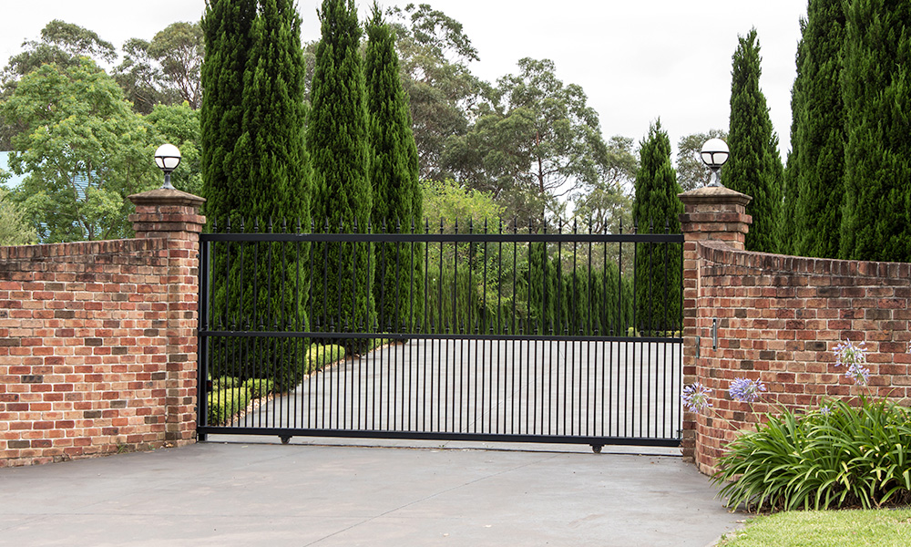 Metal gates and automatic gates